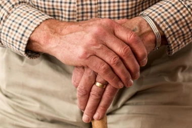 FOND PIO UPOZORAVA NA NOVU PREVARU: Penzionerima stižu "terapije" na kućnu adresu, NE NASEDAJTE, mi to ne radimo!