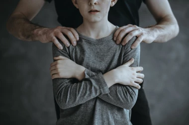 NA GENITALIJE DEČACIMA MAZAO KREME?! Uhapšen Apatinac (71), roditelji u strahu posle novih saznanja o pedofiliji!