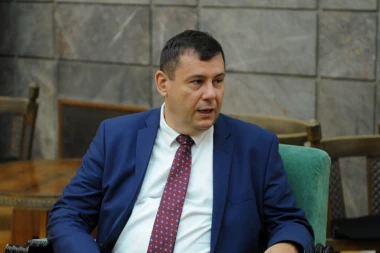 MALI NARODI, KAO MI, TREBA DA SE UDRUŽE: Ekskluzivni intervju sa mađarskim ambasadorom u Srbiji
