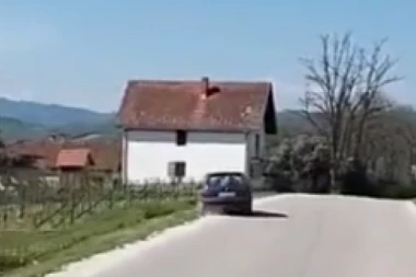 (VIDEO) ZAKUCAO SE DIREKTNO U KUĆU: Stravičan snimak iz Čačka