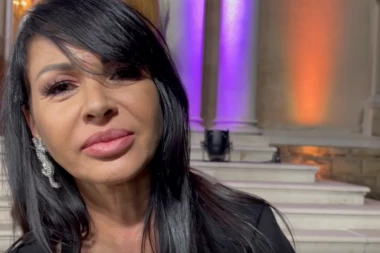 Tina Ivanović se BORILA ZA ŽIVOT, preživela je PAKAO, a najveća PODRŠKA joj je bio ON! Pevačica progovorila o suprugu, pa priznala: Koleginice su se OTIMALE oko njega! (VIDEO)