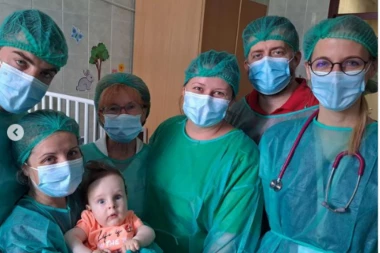 Malom Vukanu je spasen život! Beba iz Vranja primila najsuplji lek na svetu! Roditelji poslali sliku iz Budimpešte i veliko hvala svima koji su pomogli!