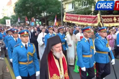 KRENULA SPASOVDANSKA LITIJA: Patrijarh Porfirije je predvodi kroz Beograd, služiće Molitvu za mir i blagostanje ispred Hrama