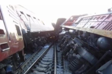 Najmanje 50 povređenih! Lokomotiva se zakucala u putnički voz u Slovačkoj!