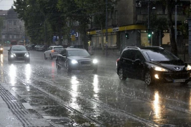 RHMZ IZDAO UPOZORENJE: Snažna grmljavinska oluja približava se Beogradu! Ovo je 8 delova Srbije koji su na udaru obilnih pljuskova i grmljavinskih oluja