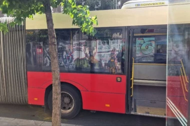 Čovek preminuo u CENTRU BEOGRADA: Smrt u autobusu 95!