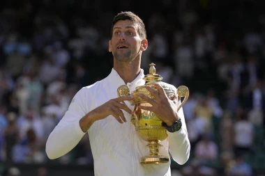 It alomost put him off his Wimbledon title celebration: Novak had to do what he hasn't done for years! (VIDEO)