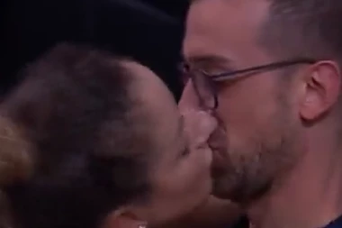 SURPRISE IN THE MIDDLE OF THE COURT! The Serbian selector KISSED a volleyball player, the REAL TRUTH revealed! (VIDEO)
