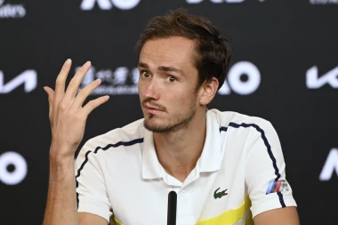 Na pomolu POTRES, Rusija STREPI: Srbin SKIDA Medvedeva sa čela ATP liste?
