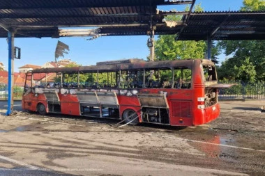 BUKTI POŽAR U OBRENOVCU: Zapalila se autobuska stanica, vatrogasci na terenu (FOTO/VIDEO)
