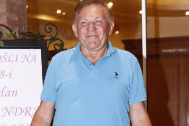PEVAČ OSEDEO PREKO NOĆI! Miloš Bojanić više ne liči na sebe! Prestao da se farba, mnogi GA NISU PREPOZNALI! (FOTO)