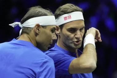 NISAM GOSPODIN NADAL! Federera ŠOKIRALO pitanje, navijač posle odgovora POBEGAO glavom bez obzira!