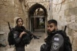 TERORISTIČKI NAPAD U JERUSALIMU! Teško ranjena dvojica izraelskih policajaca - krvnici ubijeni na licu mesta!
