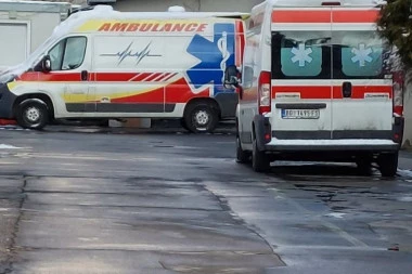 HOROR NA DEDINJU: Muškarac pao sa krova kuće - hitno prevezen u Urgentni centar