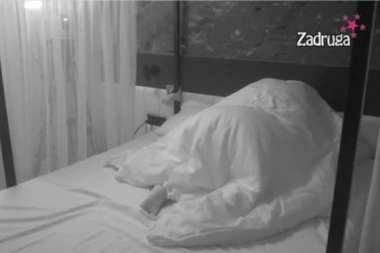SVE PUCA OD STRASTI: Maja i Bilal zatresli postelju prve bračne noći kao nikada do sada! (VIDEO)