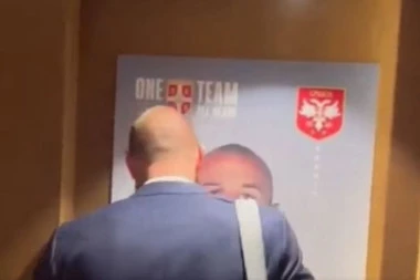 BRAAAAT MOJ! Vanja izazvao SMEH DO SUZA u Kataru: Evo šta je Milinković-Savić radio ispred hotelske sobe! (VIDEO)