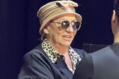 VESNA ZMIJANAC BEZ TRUNKE ŠMINKE! Pevačica pokazala da nema komplekse: "I dalje sam dama, ali ne volim da me maltretiraju" (VIDEO)