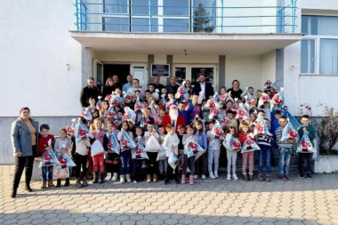 HUMAN GEST: Novogodišnji paketići za srpsku decu na Kosovu i Metohiji