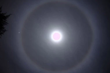 OVO JE LOŠ ZNAK: Misteriozni oreol iznad Meseca u Nišu, čudan fenomen za astronome ne sluti na dobro!