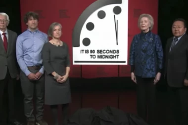 OTKUCAVA SAT SUDNJEG DANA! 90 sekundi do ponoći, jedno pitanje ima krucijalan značaj: MOŽE LI SE VREME VRATITI UNAZAD! (VIDEO)