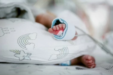 BEBA NIJE IZDRŽALA BITKU SA OPAKIM ENTEROVIRUSOM: U zagrebačkoj klinici preminulo novorođenče za čiji život su se lekari borili mesec dana