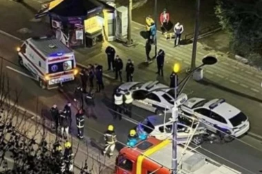 ZAKUCAO SE U POLICIJSKA VOZILA: 4 policajca povređena, prevezeni u UC