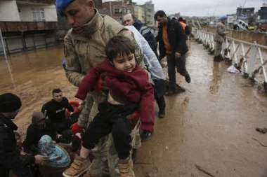 POTRESNE SCENE IZ TURSKE RAZARAJU DUŠU: Poplave odnele 10 života, JEZIVO! (FOTO)