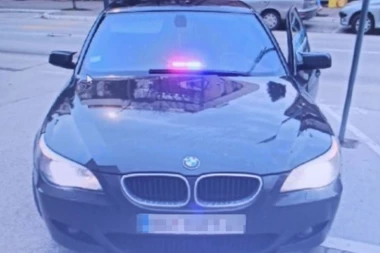 MOMENTALNI ZATVOR I ZAPLENA BMW-a: Nabavili blinkere, pa glumili presretače - policija MUNJEVITO reagovala!