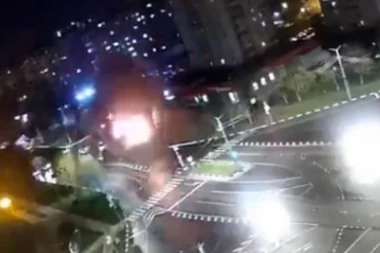 RUSI SAMI SEBE BOMBARDOVALI: Snimak strašne detonacije nasred ulice u Belgorodu (FOTO, VIDEO)
