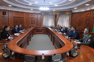 TRADICIONALNO PRIJATELJSKI ODNOSI: Sastanak ministra Vučevića sa delegacijom Republike Azerbejdžan (FOTO)