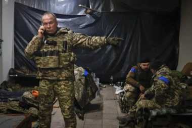 RUSI BI MOGLI DA PRODRU, SITUACIJA JE KOMPLIKOVANA: Uznemirujuć izveštaj ukrajinskog glavnog komandanta SA FRONTA! (FOTO)