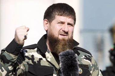 NE DIRAJTE MI MAMU SAD uvele sankcije majci Ramzana Kadirova, čečenski lider poručio: "Američki zločinci, NEĆETE SE IZVUĆI (VIDEO)