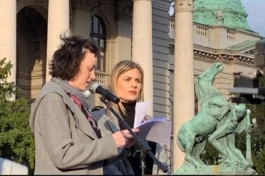 EVO DOKAZA DA JE PROTEST U BEOGRADU POLITIČKI! Marina Vidojević nije samo nastavnica već i aktivista "KRENI PROMENI"!