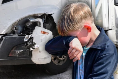 POZNATO STANJE DEČAKA (4) KOG JE UDARIO AUTOMOBIL U VRANJU! Oglasio se UKC Niš!