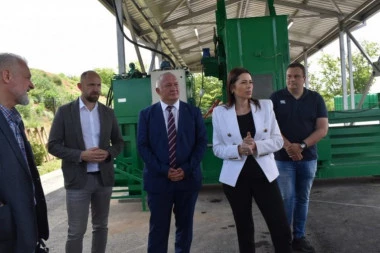 Ministarka Vujović obišla novoizgrađenu transfer stanicu u Petrovcu na Mlavi