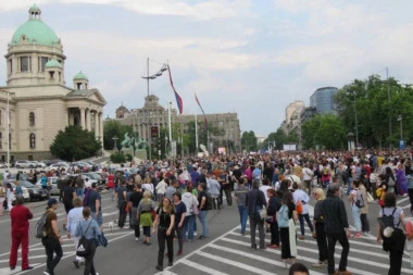ZAVRŠEN PROTEST DELA OPOZICIJE: Šetnja organizovana od Skupštine do Nemanjine ulice