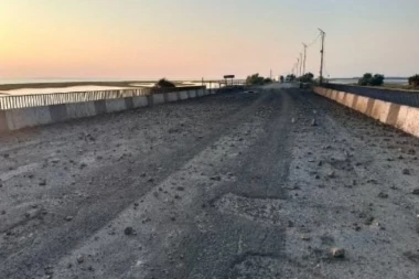 UDAR NA KRIM: Raketama Storm šedou Ukrajinci granatirali mostove na granici Hersonske oblasti i Krima (VIDEO)
