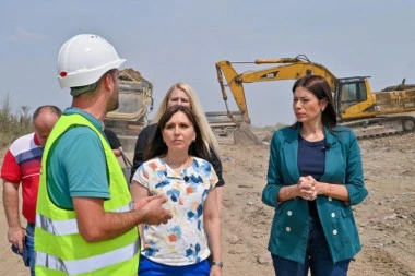 Ministarka Irena Vujović obišla početak radova na zatvaranju nesanitarne deponije u Rumi