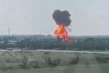 ZASTRAŠUJUĆA EKSPLOZIJA U VORONJEŽU: Helikopter napao skladište nafte? (VIDEO)