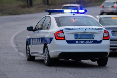 MOTOCIKLISTA LEŽI PORED PUTA: Stravična saobraćajna nesreća kod Čačka!