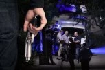 "MAKINITE SE OD PROZORA, TU JE BOMBA"! Dramatičan snimak hapšenja ubice iz Siska! JURILI GA CELU NOĆ! (VIDEO)