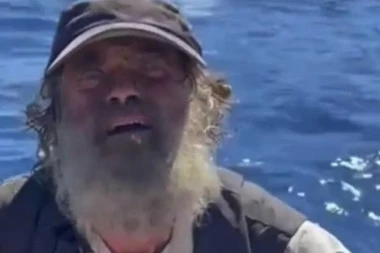 DVA MESECA NA OTVORENOM MORU: Australijanac spašen pošto je preživeo PAKAO Tihog okeana, da bi preživeo, pio kišnicu i JEO SIROVU RIBU (VIDEO)
