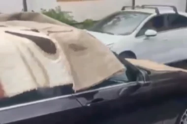 URNEBESNO! MORAO ČOVEK DA ZAŠTITI SVOJ BMW OD SUPERĆELIJSKE OLUJE! Pazite kako je OVAJ Beograđanin zaštitio automobil od GRADA! (VIDEO)