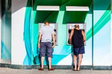 ŠTA BISTE VI URADILI? Vesna iz Loznice pronašla novac na bankomatu, pa šokirala Srbiju!