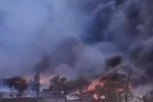 NEVIĐENI POŽARI NA HAVAJIMA: Nebo se ne vidi od srnog dima, vatra guta SVE, ljudi skaču u more da ne bi bili SPRŽENI (VIDEO)