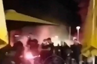 JEZIVE SCENE: Pogledajte dva nova snimka BRUTALNOG DIVLJAŠTVA Dinamovih huligana u Atini (VIDEO)