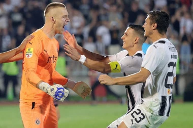 AU, KAKAV PREOKRET: Partizan od 0:2 do 3:2 protiv IMT, heroj je Nemanja Nikolić golom u 90+5 minutu!