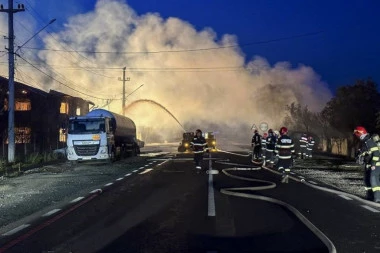UNIŠTENE KUĆE, AUTOMOBILI PRETVORENI U PEPEO: Na rumunski grad kao da je pala ATOMSKA BOMBA, vatreni talas spržio ljude, do sada dvoje umrlih i 56 povređenih (FOTO, VIDEO)
