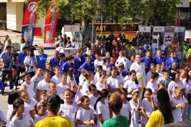 "BUDI OLIMPIJAC": Više stotina dece iz Lazarevca i Grocke uživalo na Sajmu sporta