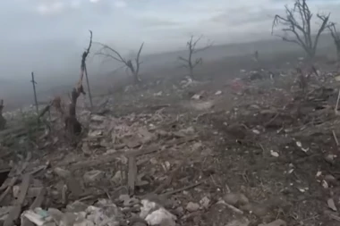 ZBRISAN GRAD SA LICA ZEMLJE! Stravični snimci iz RATA u Ukrajini, čuju se eksplozije, ostale samo ruševine! (VIDEO)